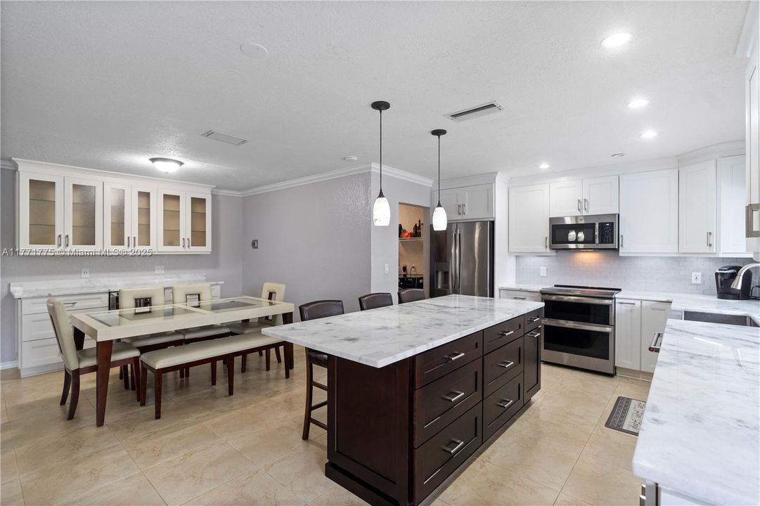 Недавно продано: $717,000 (3 спален, 2 ванн, 1548 Квадратных фут)