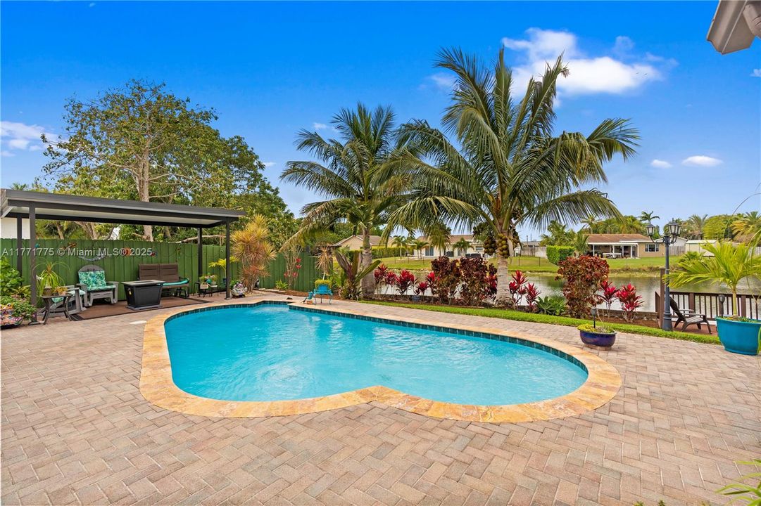 Недавно продано: $717,000 (3 спален, 2 ванн, 1548 Квадратных фут)