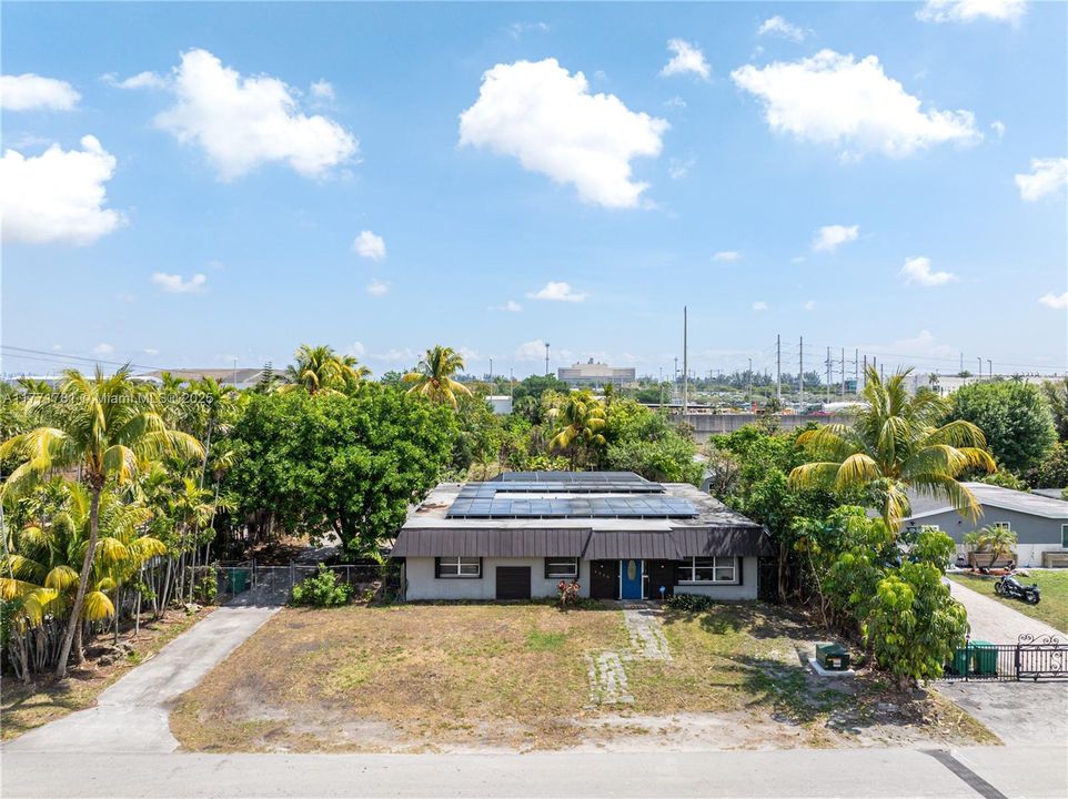 Vendido Recientemente: $774,900 (3 camas, 2 baños, 2170 Pies cuadrados)