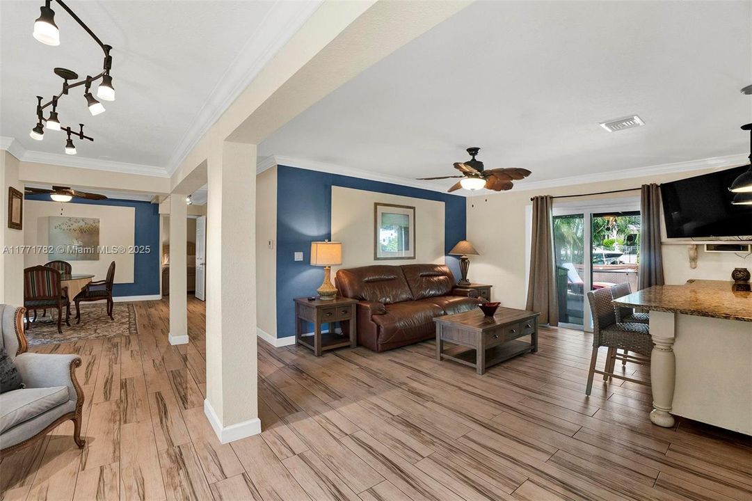 Recently Rented: $3,300 (2 beds, 2 baths, 1300 Square Feet)