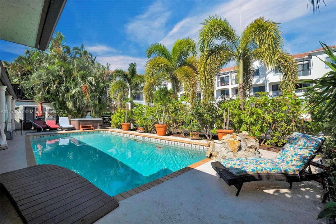 Recently Rented: $3,300 (2 beds, 2 baths, 1300 Square Feet)