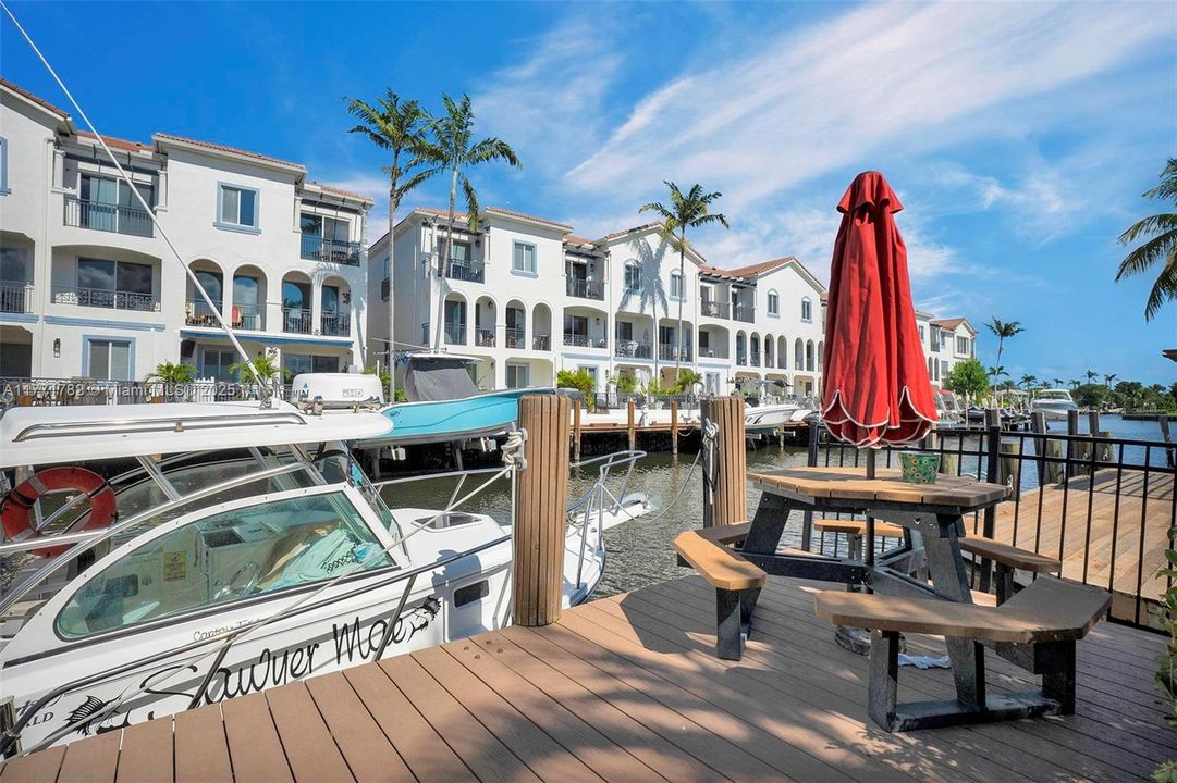 Recently Rented: $3,300 (2 beds, 2 baths, 1300 Square Feet)