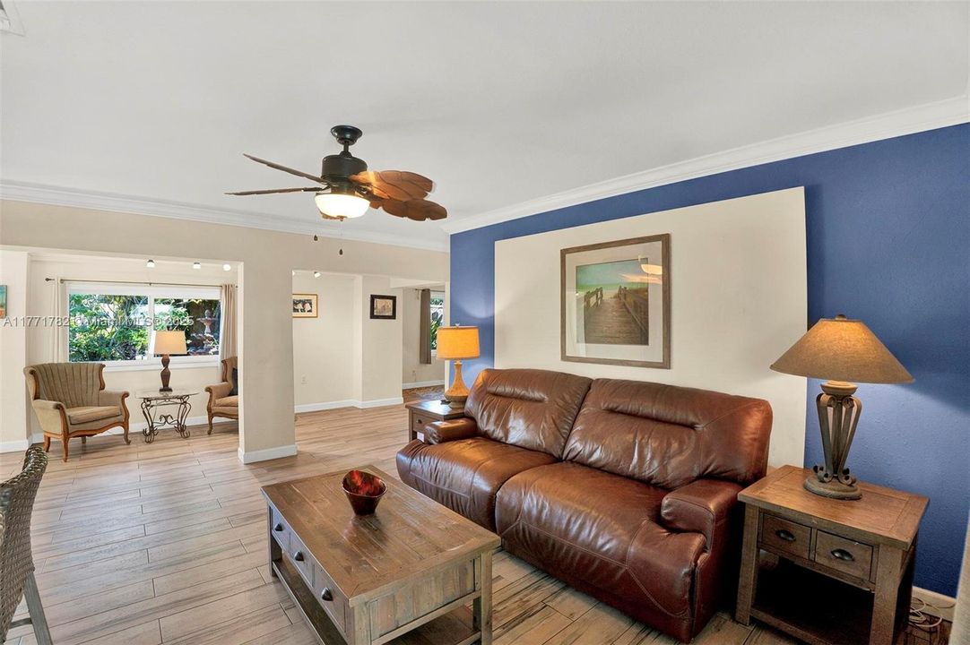 Recently Rented: $3,300 (2 beds, 2 baths, 1300 Square Feet)