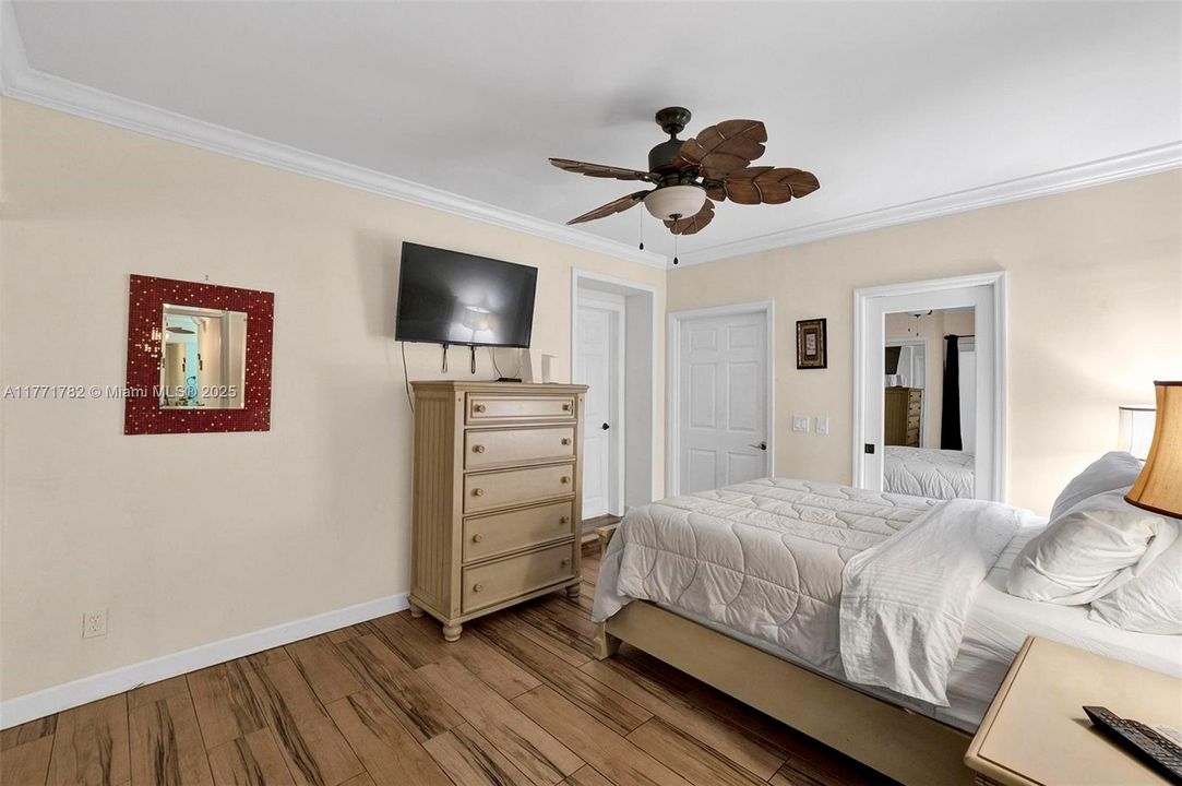 Recently Rented: $3,300 (2 beds, 2 baths, 1300 Square Feet)