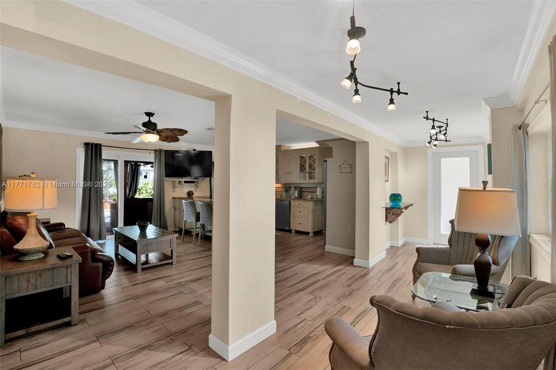 Recently Rented: $3,300 (2 beds, 2 baths, 1300 Square Feet)