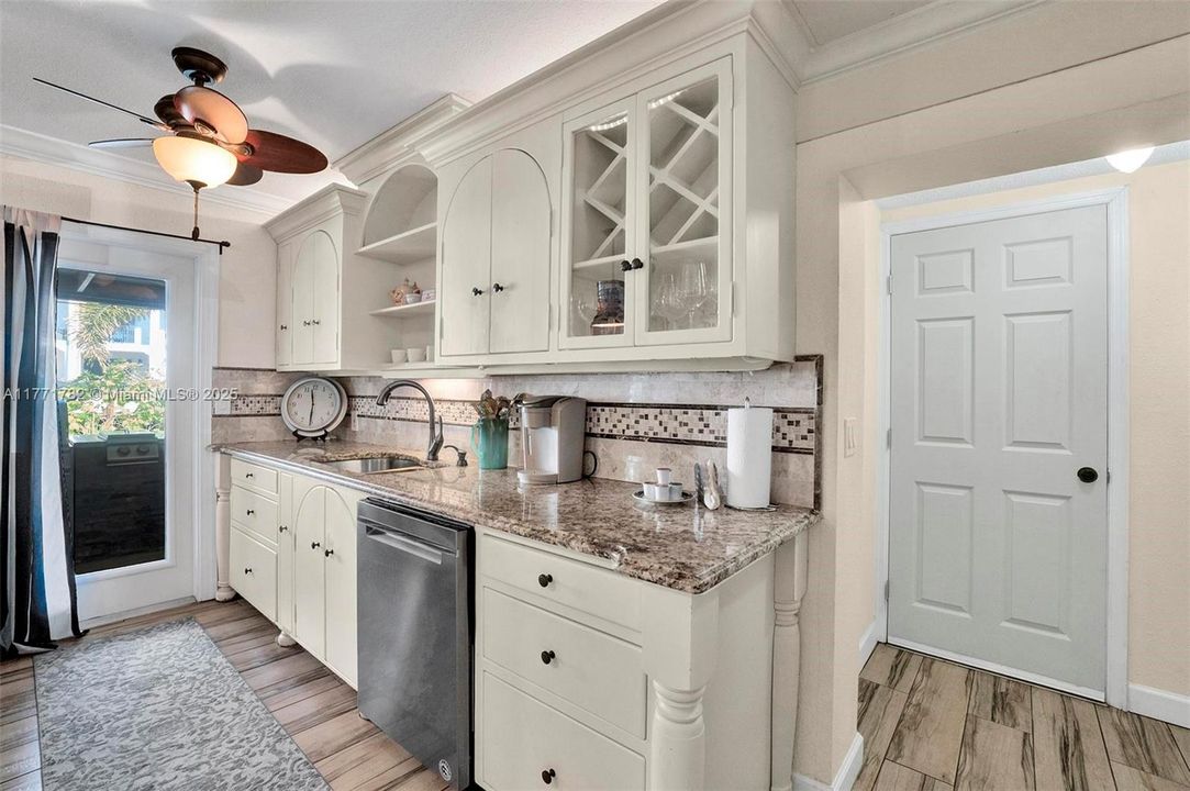 Recently Rented: $3,300 (2 beds, 2 baths, 1300 Square Feet)