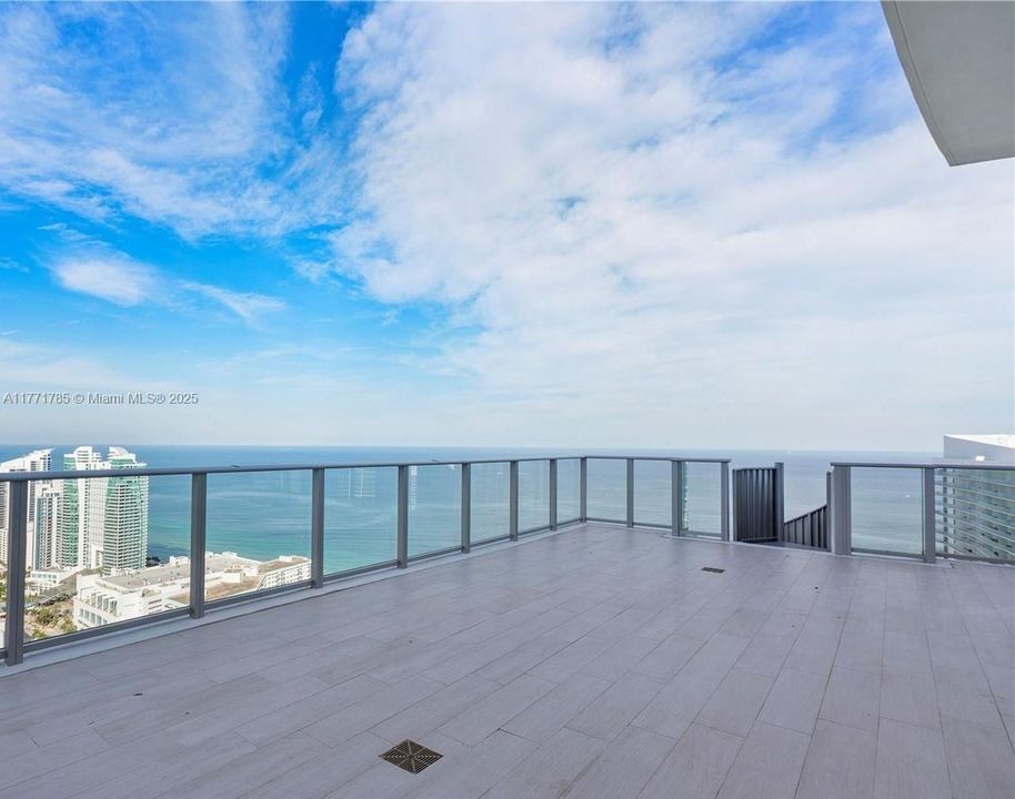 For Sale: $1,150,000 (2 beds, 2 baths, 1080 Square Feet)