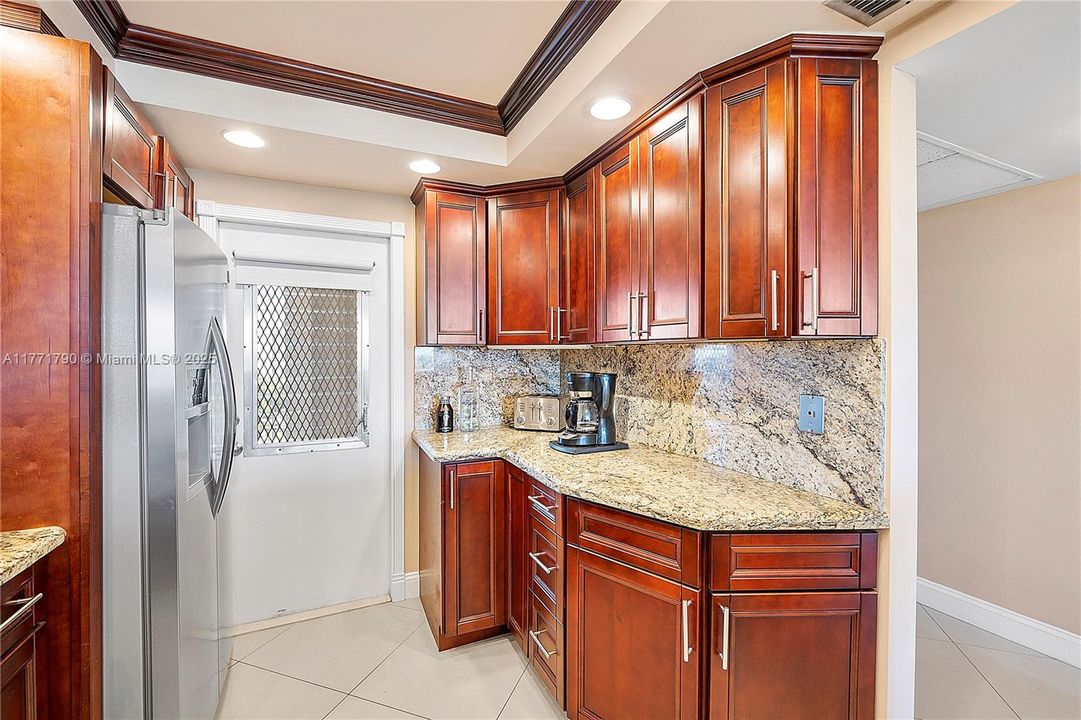 En Venta: $330,000 (3 camas, 2 baños, 1390 Pies cuadrados)