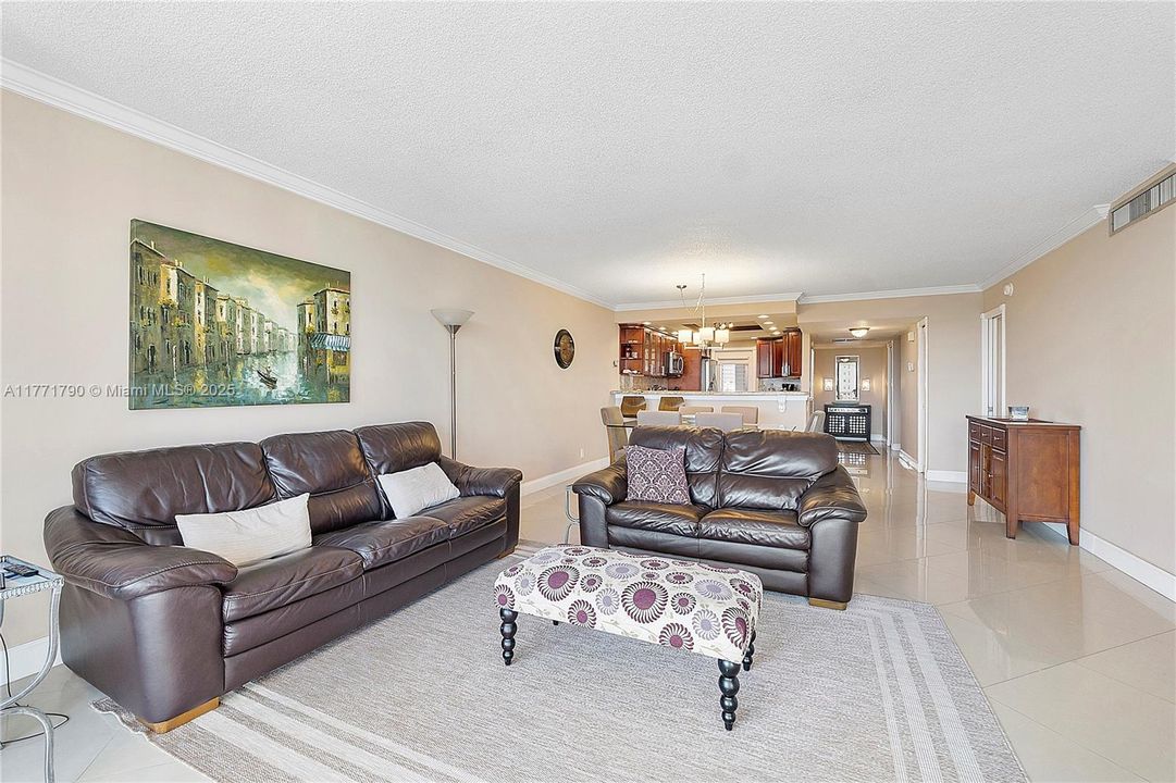 En Venta: $330,000 (3 camas, 2 baños, 1390 Pies cuadrados)