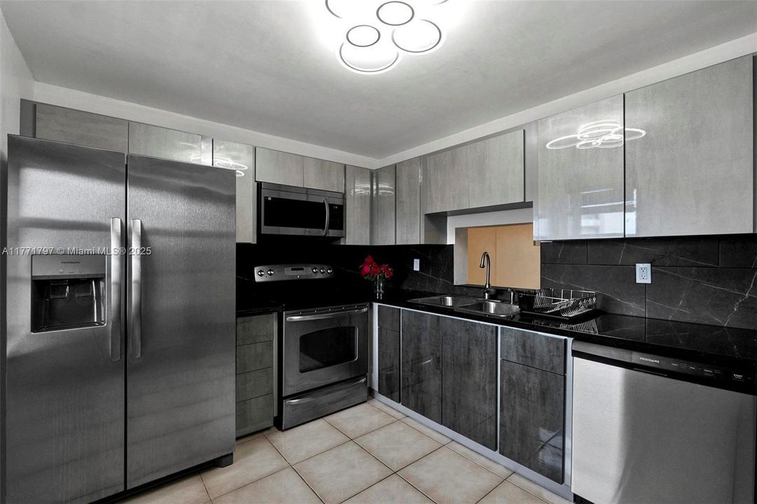 Recently Rented: $2,200 (2 beds, 2 baths, 1190 Square Feet)