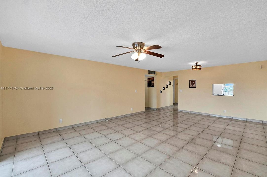 Recently Rented: $2,200 (2 beds, 2 baths, 1190 Square Feet)