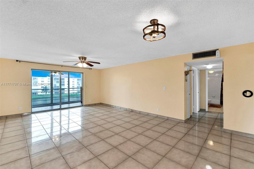 Recently Rented: $2,200 (2 beds, 2 baths, 1190 Square Feet)