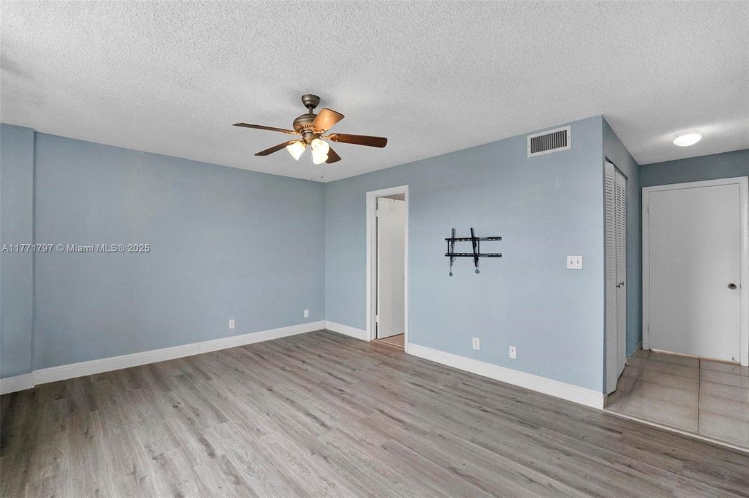 Recently Rented: $2,200 (2 beds, 2 baths, 1190 Square Feet)