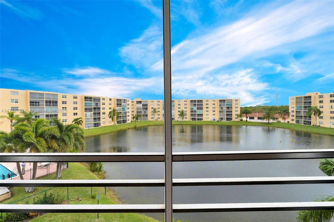 Recently Rented: $2,200 (2 beds, 2 baths, 1190 Square Feet)