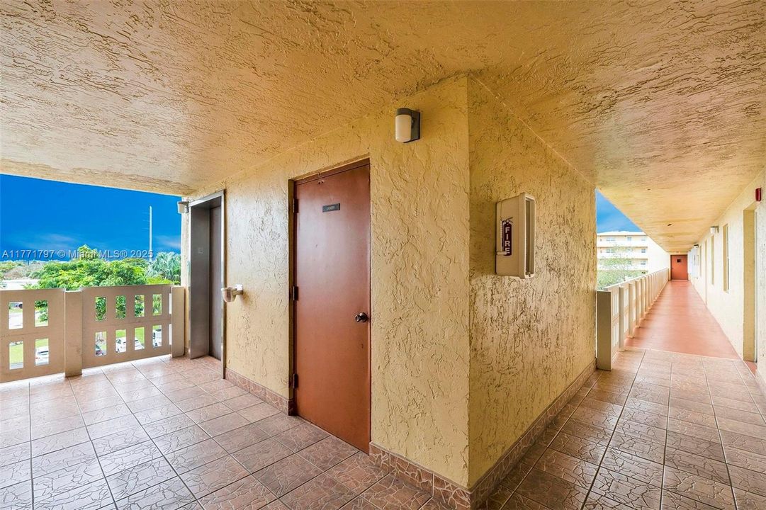 Recently Rented: $2,200 (2 beds, 2 baths, 1190 Square Feet)