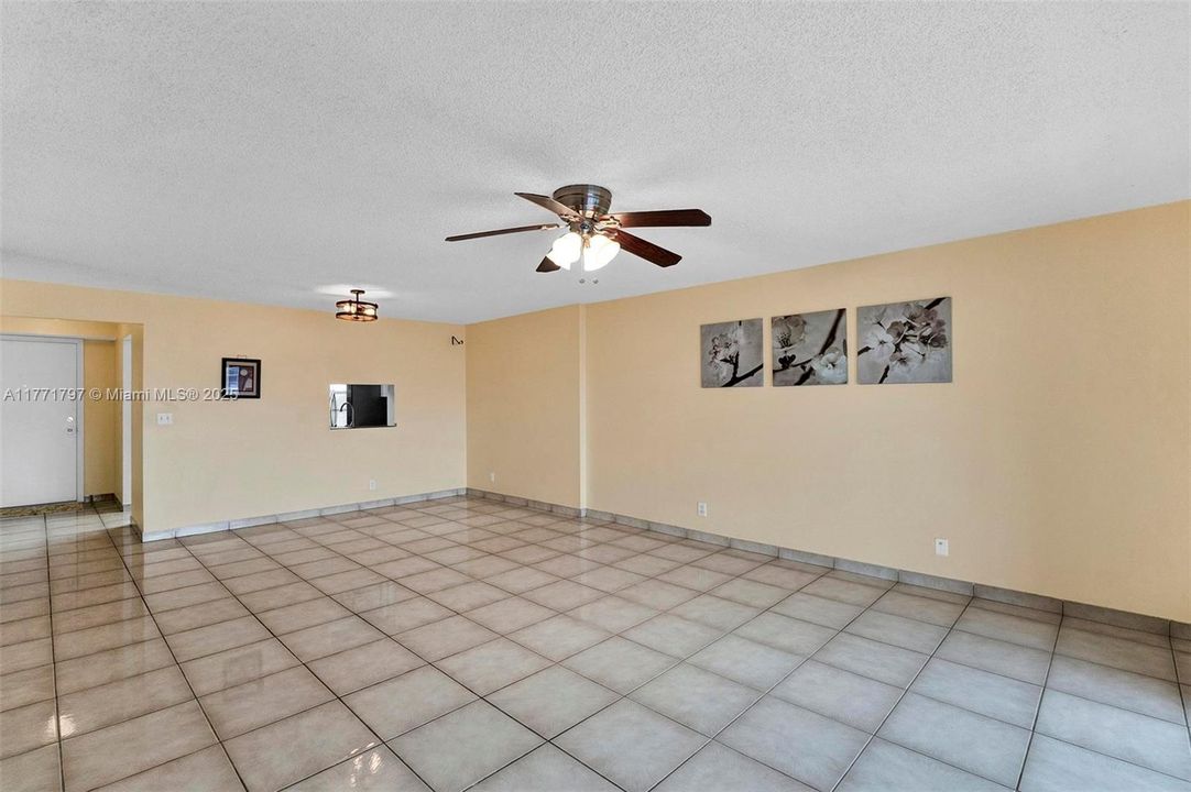 Recently Rented: $2,200 (2 beds, 2 baths, 1190 Square Feet)