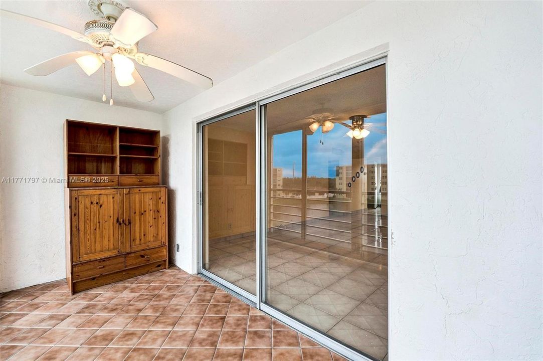 Recently Rented: $2,200 (2 beds, 2 baths, 1190 Square Feet)