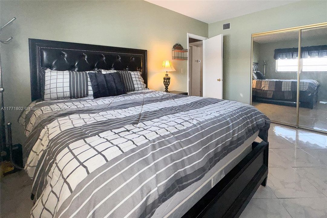 待售: $115,000 (1 贝兹, 1 浴室, 564 平方英尺)