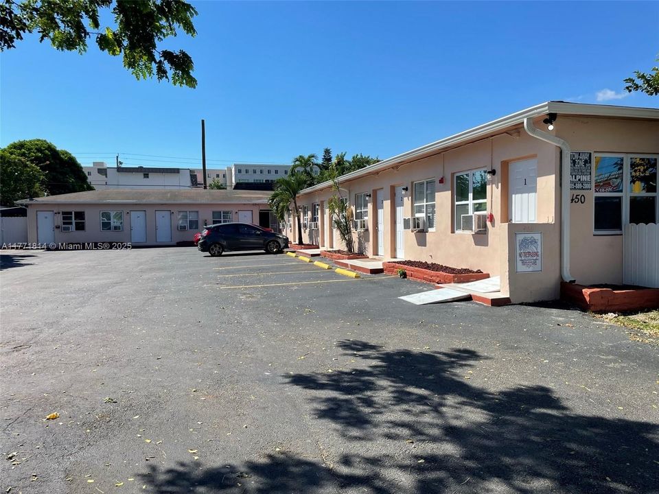 Recently Rented: $1,600 (0 beds, 1 baths, 300 Square Feet)