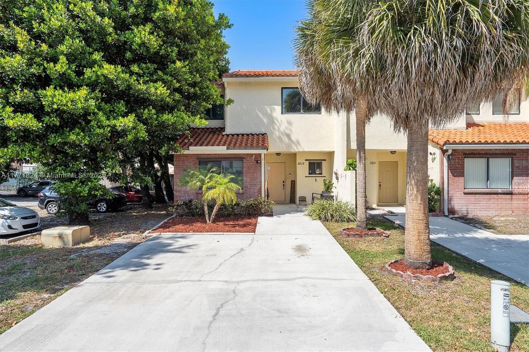 Recently Sold: $505,000 (4 beds, 3 baths, 2025 Square Feet)