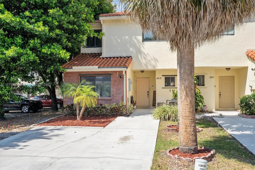 Recently Sold: $505,000 (4 beds, 3 baths, 2025 Square Feet)