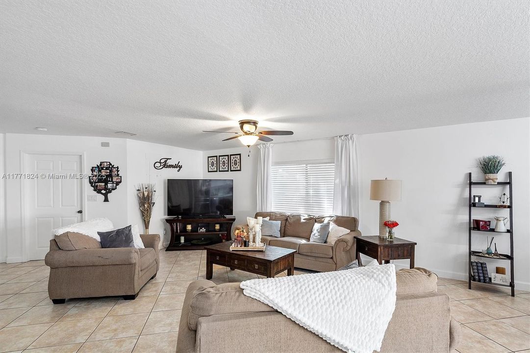 Recently Sold: $505,000 (4 beds, 3 baths, 2025 Square Feet)