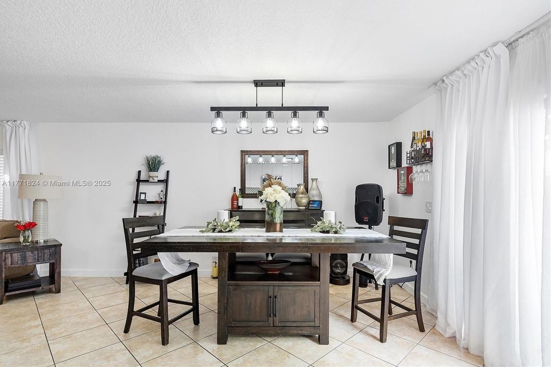 Recently Sold: $505,000 (4 beds, 3 baths, 2025 Square Feet)