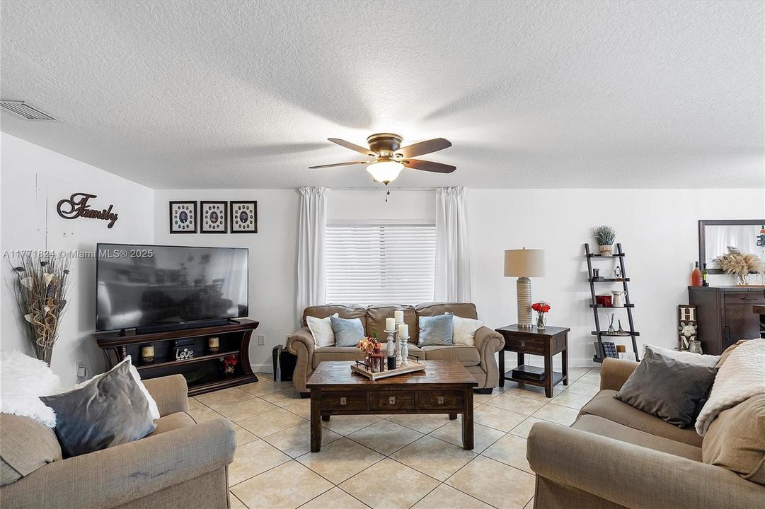 Recently Sold: $505,000 (4 beds, 3 baths, 2025 Square Feet)