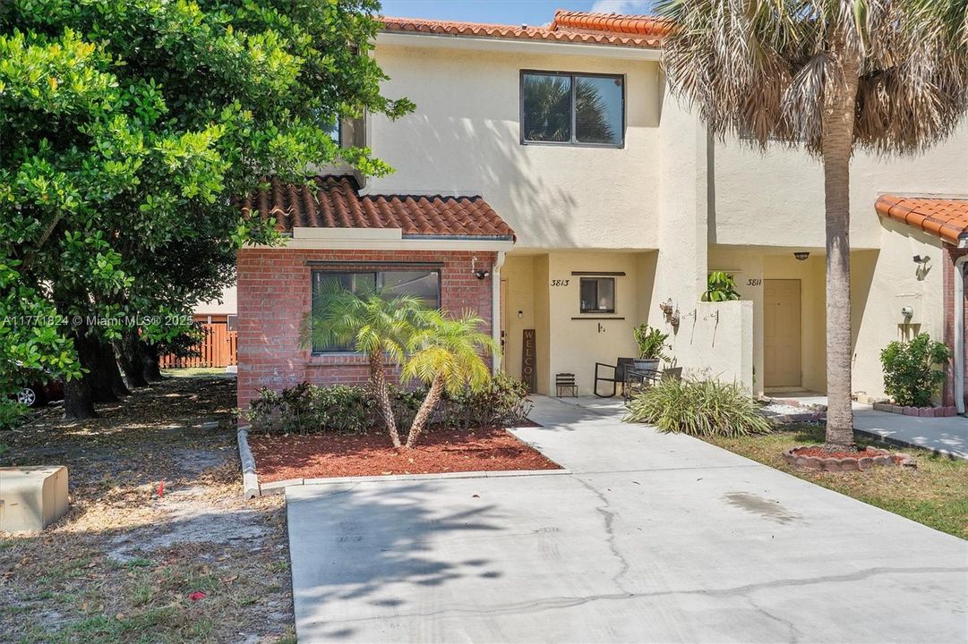 Recently Sold: $505,000 (4 beds, 3 baths, 2025 Square Feet)