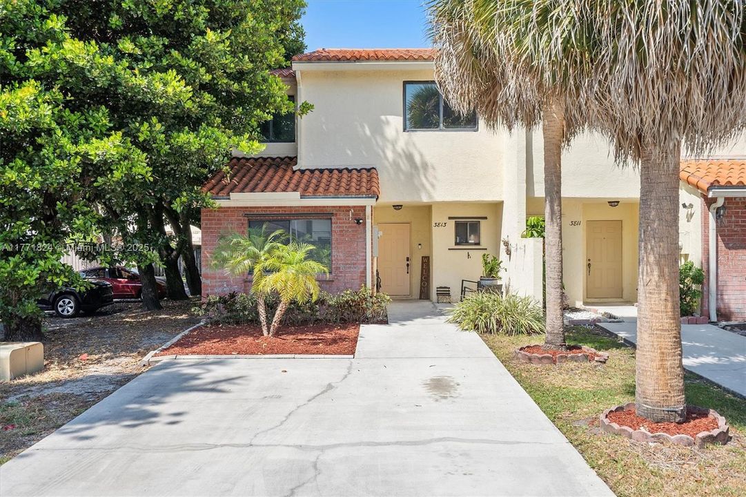 Recently Sold: $505,000 (4 beds, 3 baths, 2025 Square Feet)