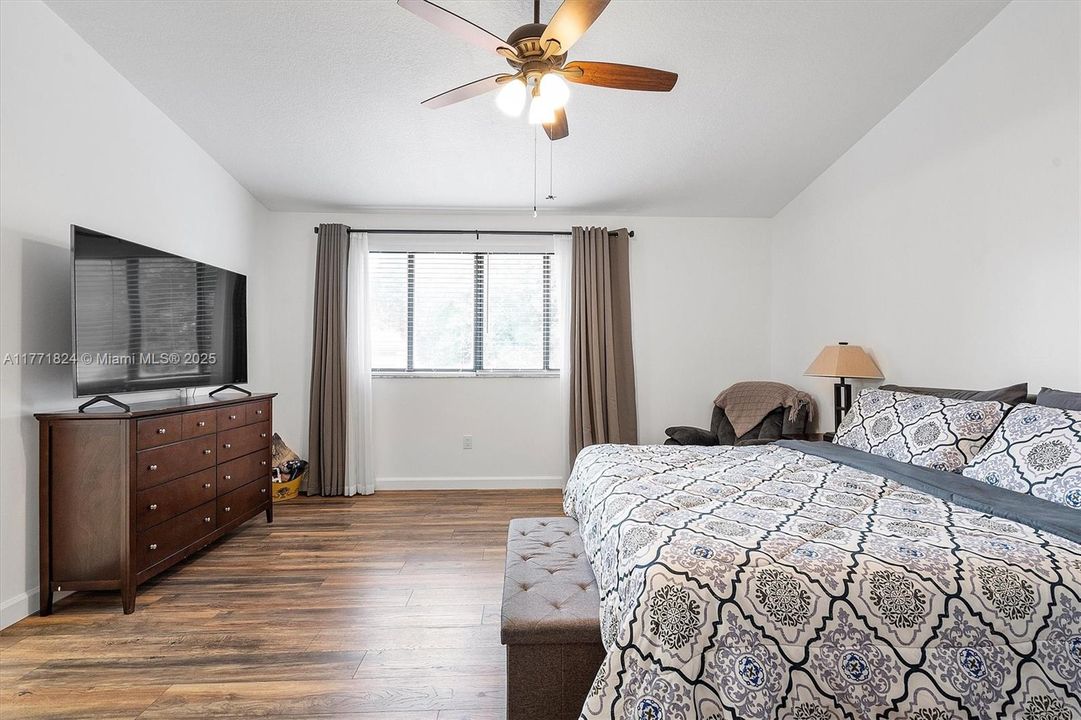 Recently Sold: $505,000 (4 beds, 3 baths, 2025 Square Feet)