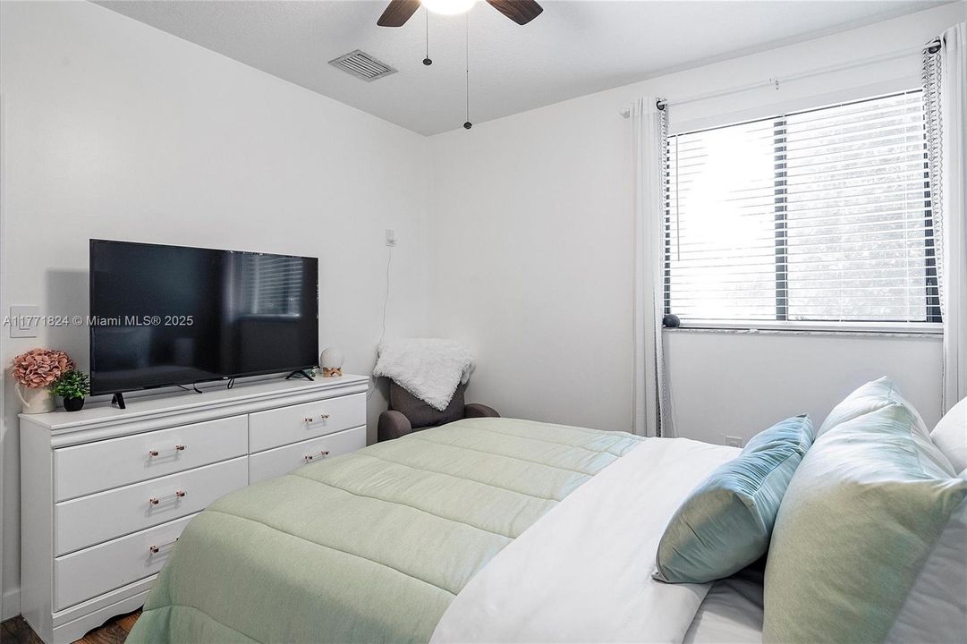 Recently Sold: $505,000 (4 beds, 3 baths, 2025 Square Feet)