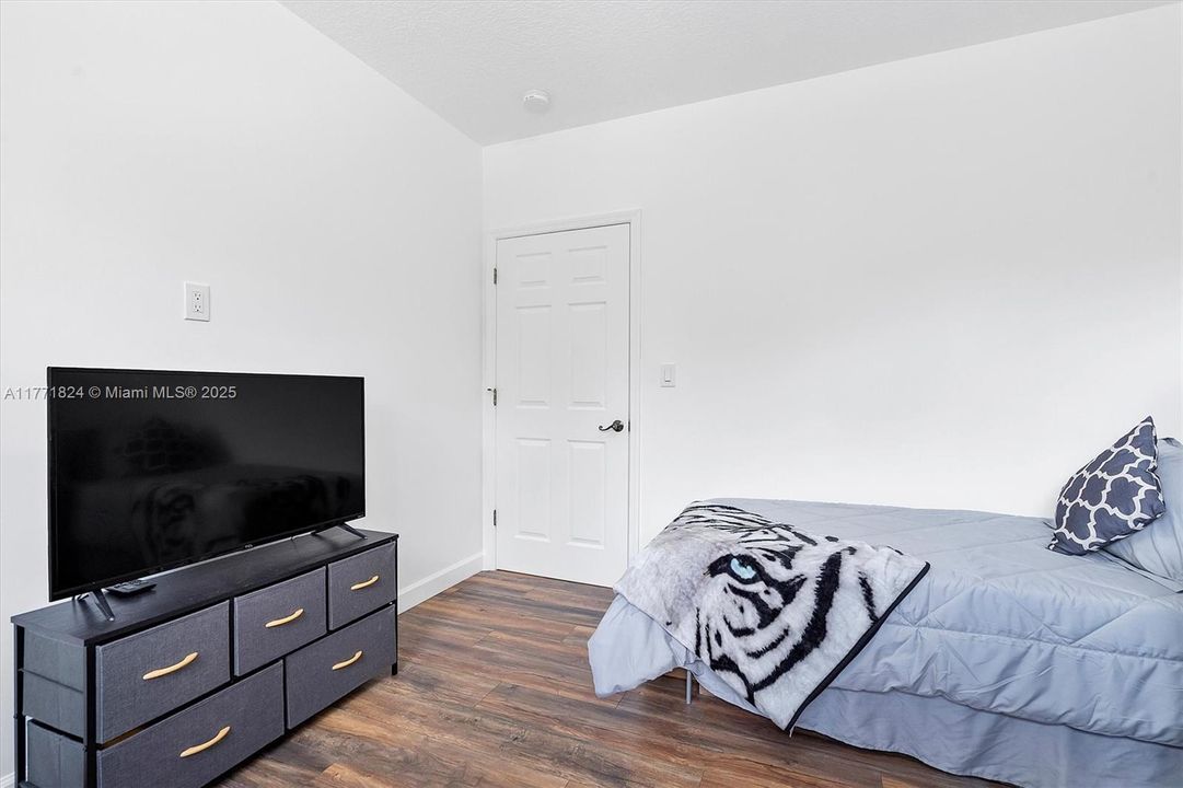 Recently Sold: $505,000 (4 beds, 3 baths, 2025 Square Feet)