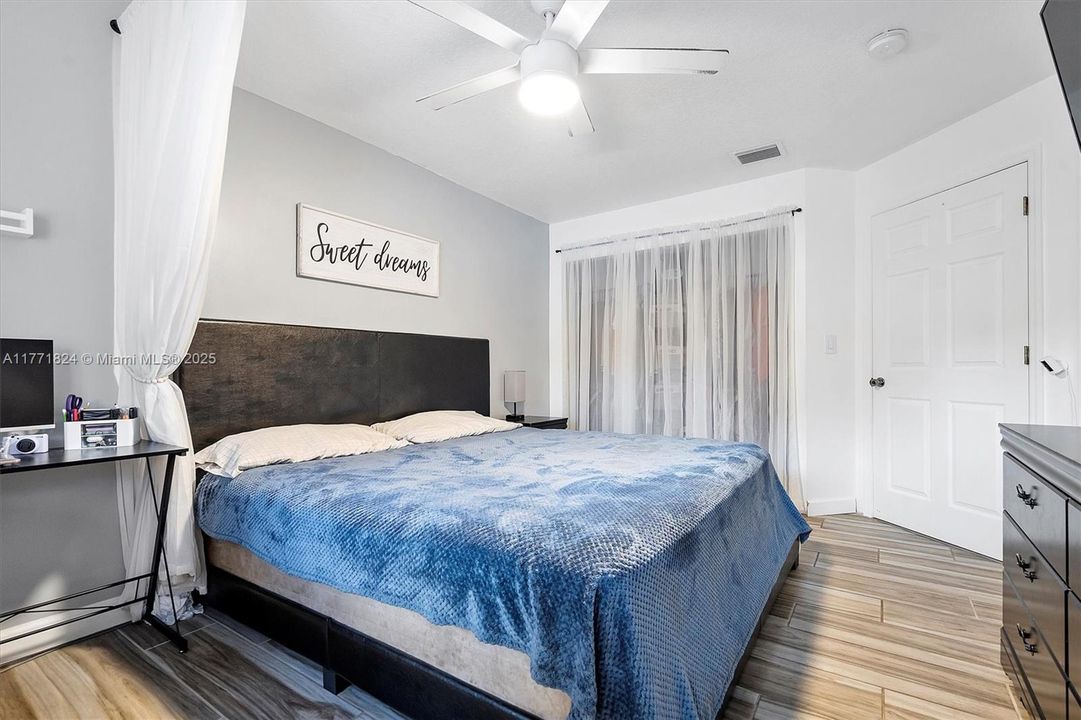 Recently Sold: $505,000 (4 beds, 3 baths, 2025 Square Feet)