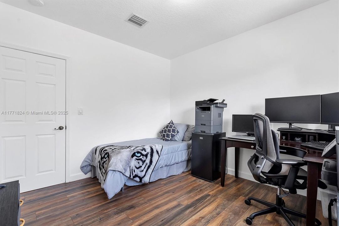 Recently Sold: $505,000 (4 beds, 3 baths, 2025 Square Feet)