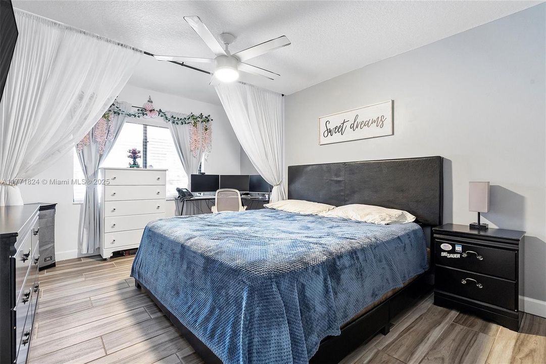 Recently Sold: $505,000 (4 beds, 3 baths, 2025 Square Feet)