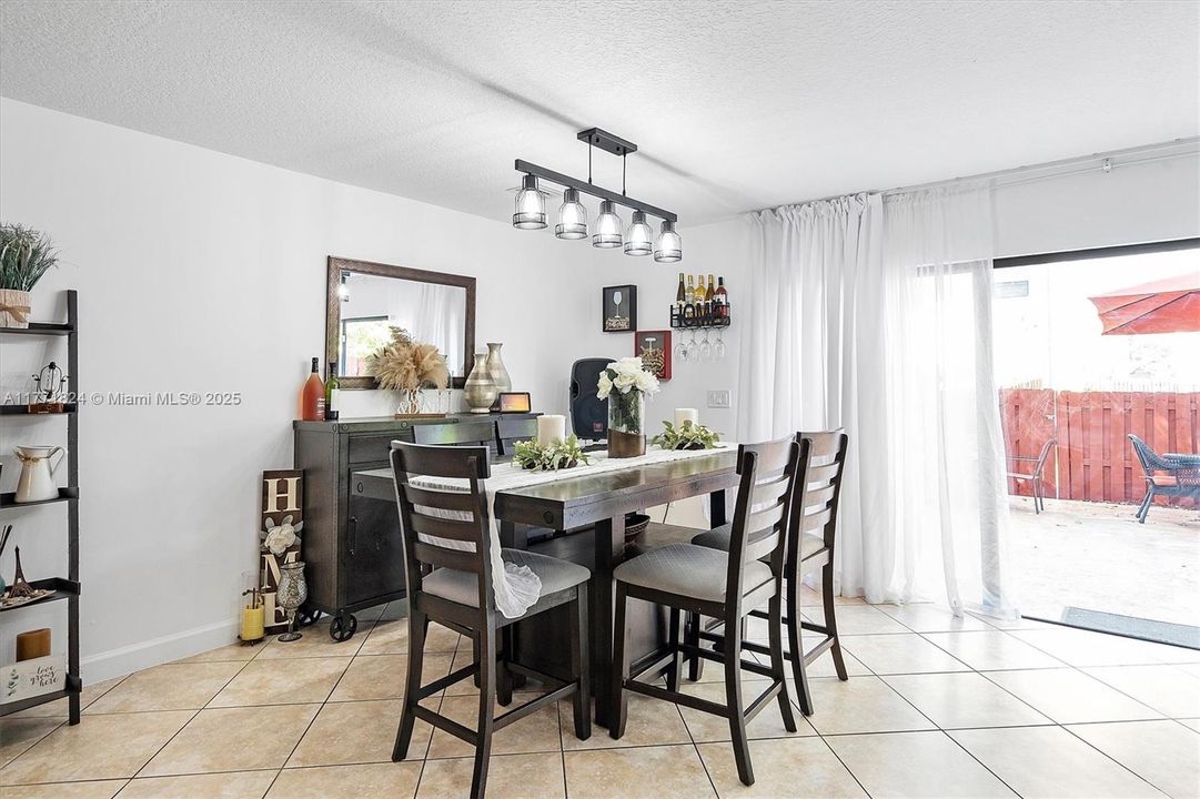 Recently Sold: $505,000 (4 beds, 3 baths, 2025 Square Feet)