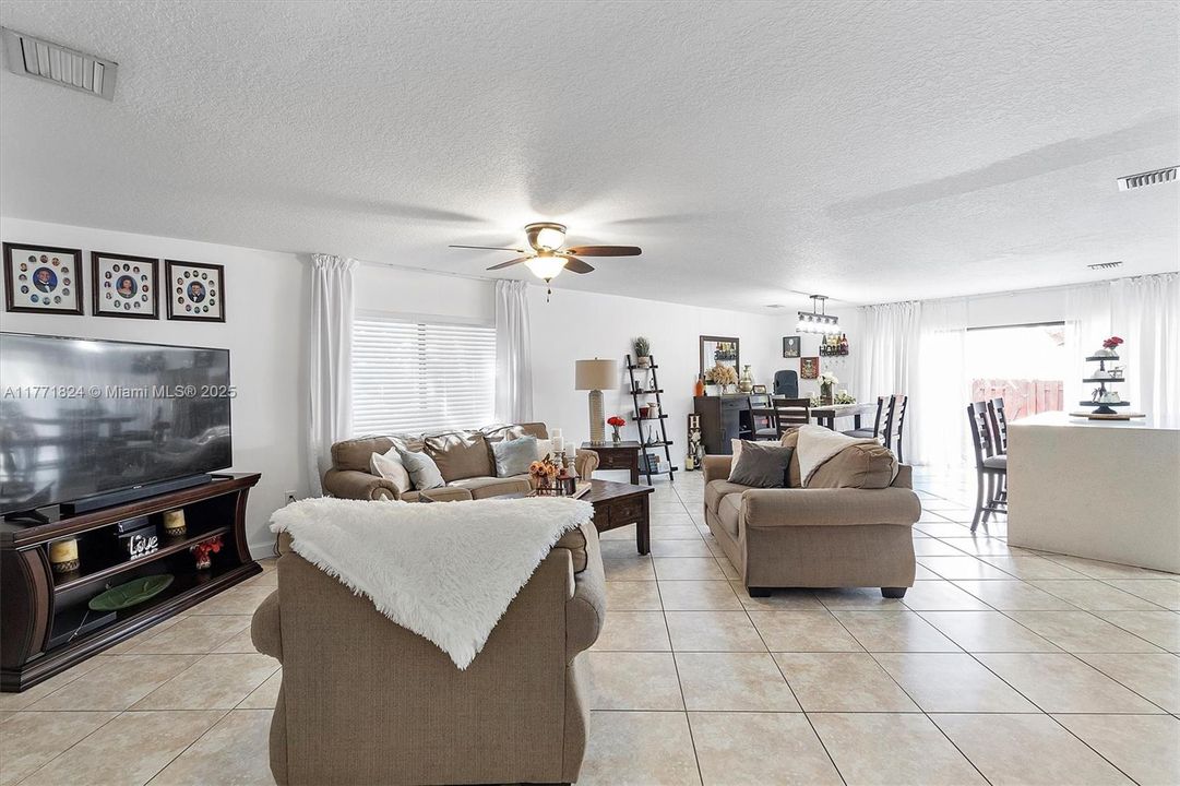 Recently Sold: $505,000 (4 beds, 3 baths, 2025 Square Feet)