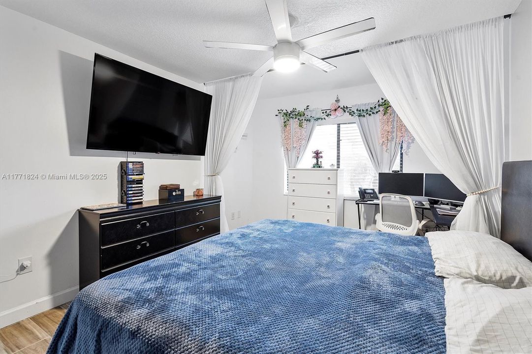 Recently Sold: $505,000 (4 beds, 3 baths, 2025 Square Feet)