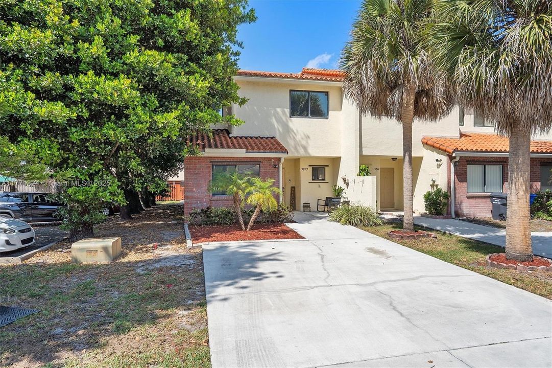 Recently Sold: $505,000 (4 beds, 3 baths, 2025 Square Feet)