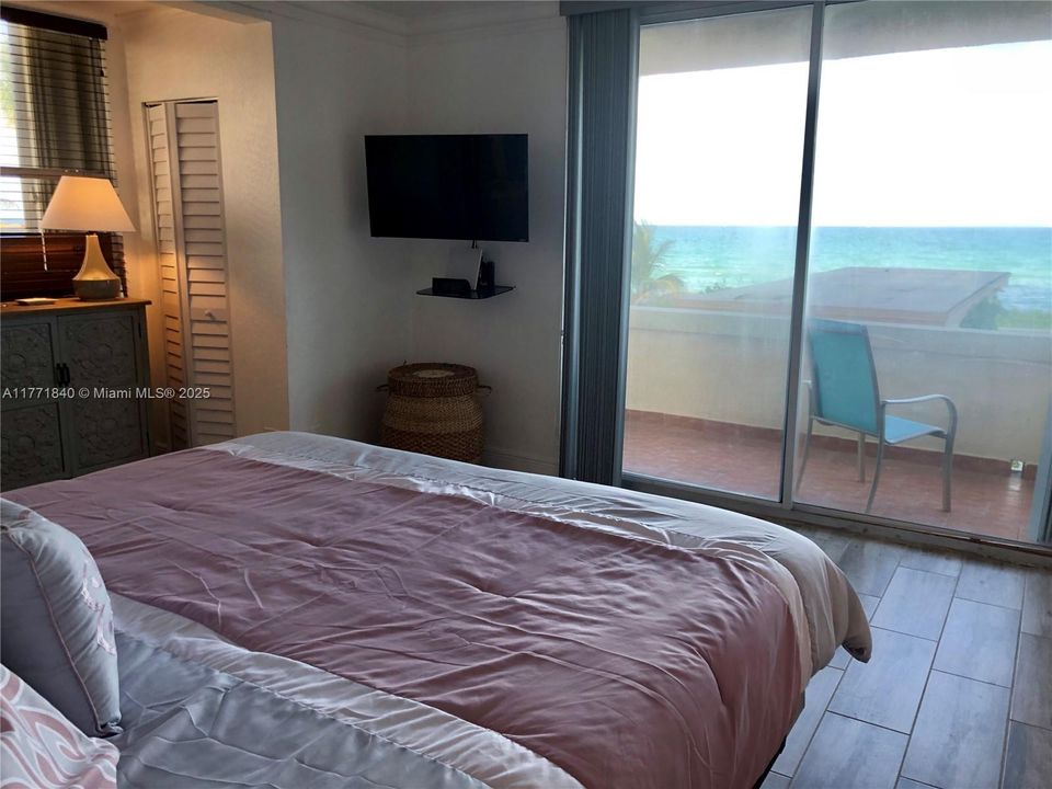 待售: $450,000 (2 贝兹, 2 浴室, 840 平方英尺)