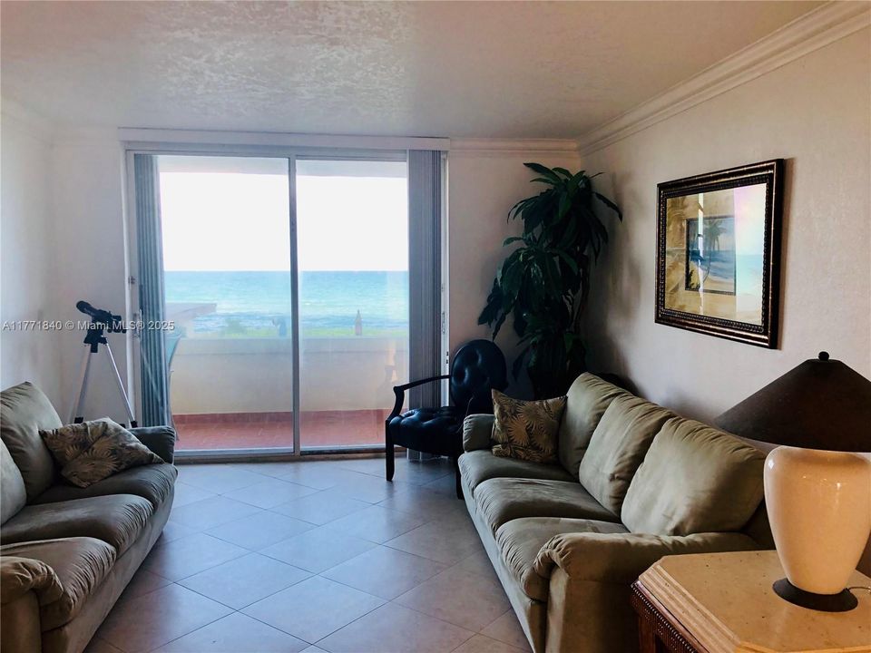 待售: $450,000 (2 贝兹, 2 浴室, 840 平方英尺)