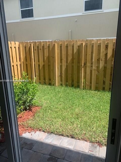 Recently Rented: $2,300 (2 beds, 2 baths, 1208 Square Feet)