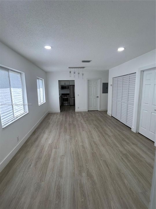 Recently Rented: $2,950 (3 beds, 2 baths, 3320 Square Feet)