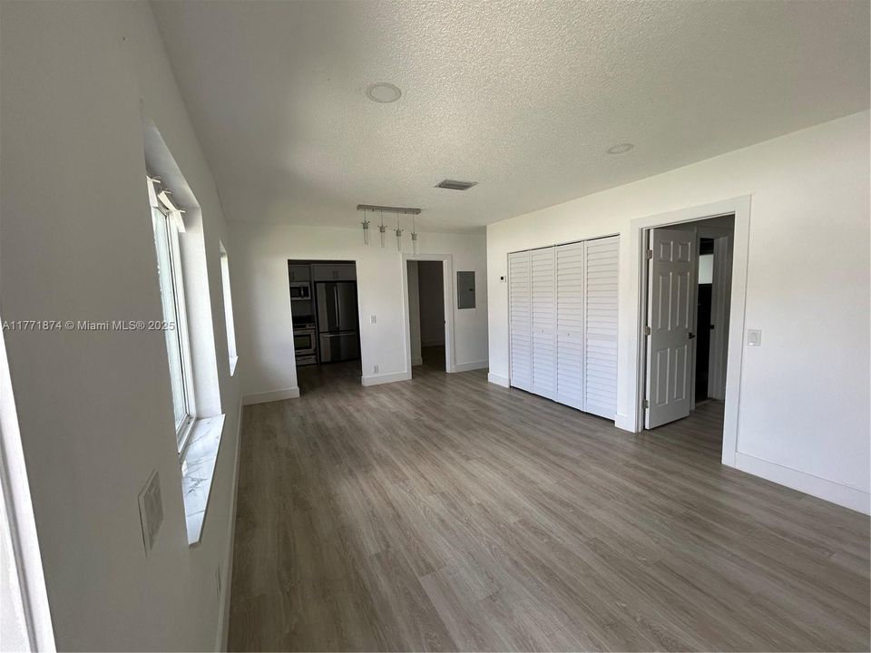 Recently Rented: $2,950 (3 beds, 2 baths, 3320 Square Feet)