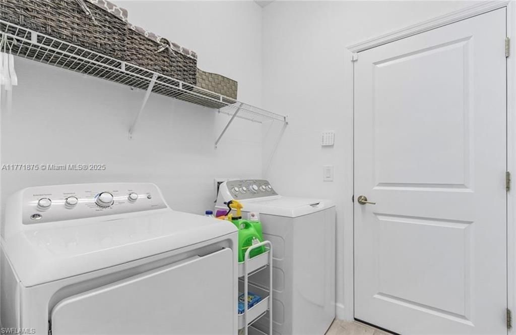 Недавно продано: $349,999 (4 спален, 3 ванн, 2032 Квадратных фут)