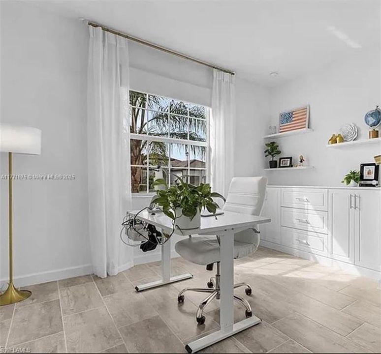 Недавно продано: $349,999 (4 спален, 3 ванн, 2032 Квадратных фут)