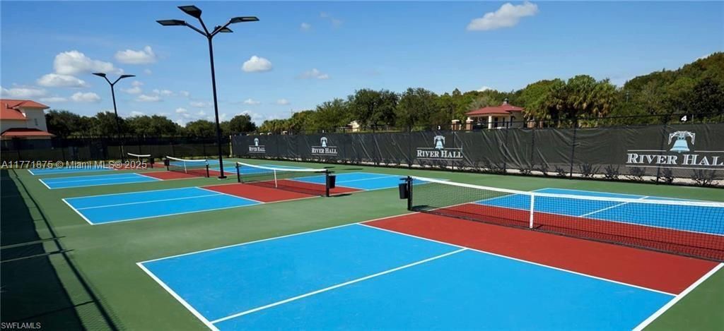 Недавно продано: $349,999 (4 спален, 3 ванн, 2032 Квадратных фут)