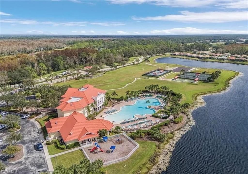 Недавно продано: $349,999 (4 спален, 3 ванн, 2032 Квадратных фут)