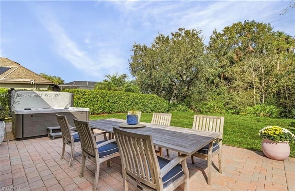 Недавно продано: $349,999 (4 спален, 3 ванн, 2032 Квадратных фут)